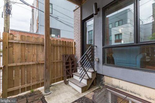 310 Fairmount Ave, Philadelphia PA  19123-2931 exterior