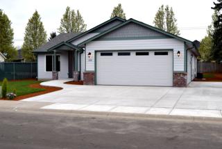 520 148th St, Vancouver, WA 98685-5772