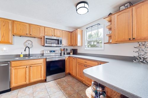 624 Walden Way, Imperial PA  15126-9684 exterior