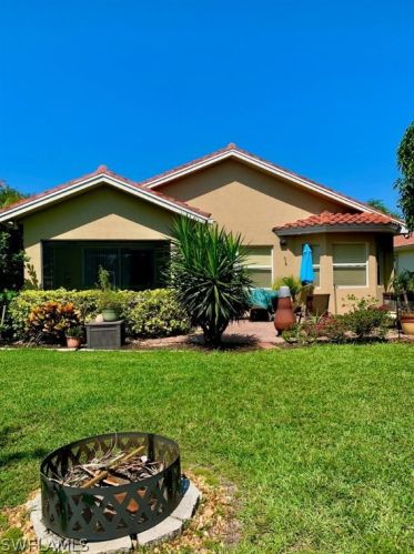 1925 Par Dr, Naples, FL 34120-0517