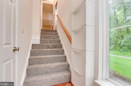 2050 Capstone Cir, Herndon VA  20170-5906 exterior