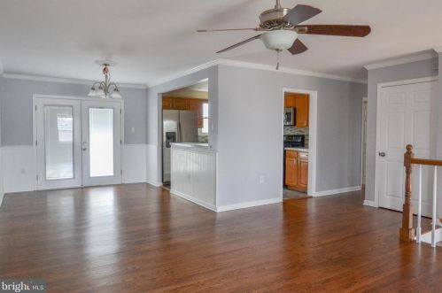 4 Guenever Dr, New Castle DE  19720-2923 exterior