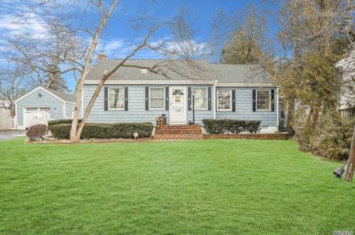 135 21st St, Huntington Station, NY 11746-2228