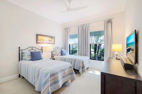 9433 Isla Bella Cir, Bonita Springs FL  34135-7276 exterior