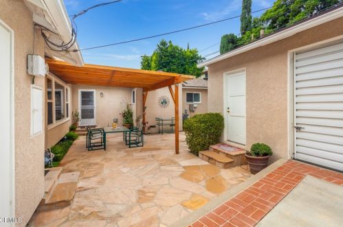 1873 Los Encinos Ave, Glendale CA  91208-2221 exterior