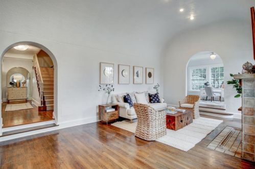 2215 Forest Park Blvd, Fort Worth, TX 76110-1733