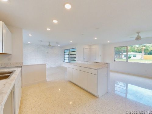 92 Capri Dr, Ormond Beach, FL 32174-7008