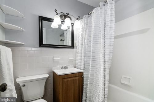 3143 Annandale Rd, Falls Church VA  22042-4243 exterior