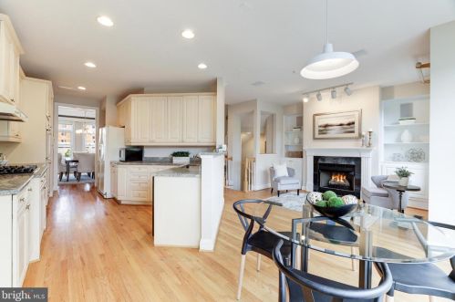 12158 Chancery Sta Cir, Herndon VA 20190-5803 exterior