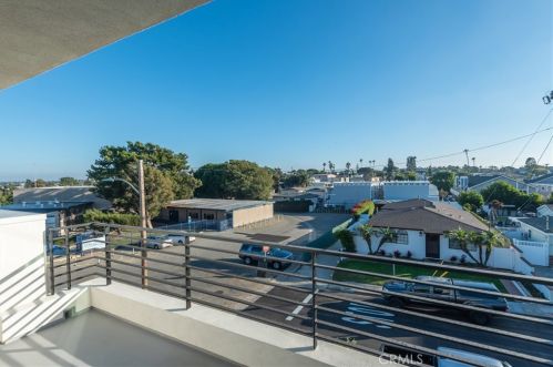1423 15th St, Manhattan Beach CA  90266-4070 exterior