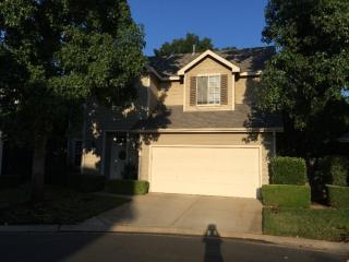 1007 Monticello Cir, Fresno CA  93720-1887 exterior