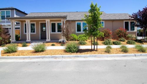2135 Dennis Ln, Santa Rosa, CA 95403-1523