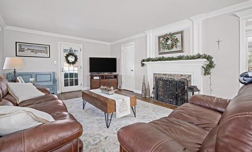 1924 Shaler Dr, Glenshaw, PA 15116-2143