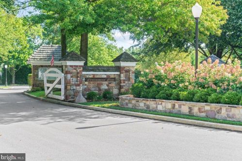 128 Piqua Cir, Berwyn, PA 19312-2072