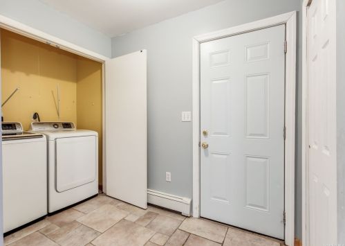 12 Ramblewood Rd, Shoreham NY  11786-2300 exterior