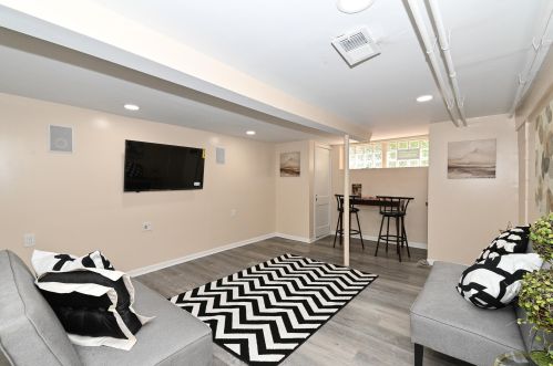 4902 Hoyt Pl, Milwaukee WI  53216-2331 exterior