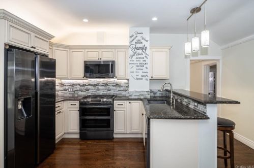 86 Parkway Cir, Scarsdale NY  10583-5420 exterior