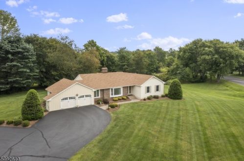 37 Sandra Rd, East Amwell Township, NJ 08551-1013