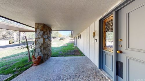 725 Arrowhead Rd, San Bernardino, CA 92404-1400