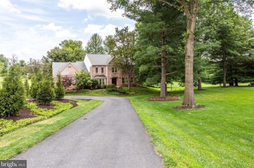 1203 Colvin Meadows Ln, Great Falls, VA 22066-1801