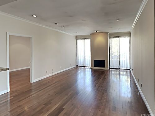 10861 Moorpark St, North Hollywood, CA 91602-2244