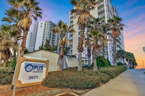 2071 Atlantic Ave, Daytona Beach FL 32118-5020 exterior