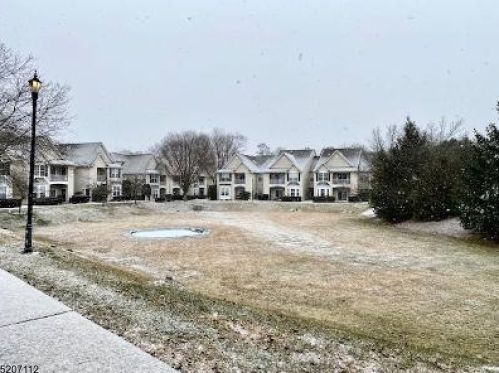 420 Cambridge Dr, Kinnelon, NJ 07405-3241