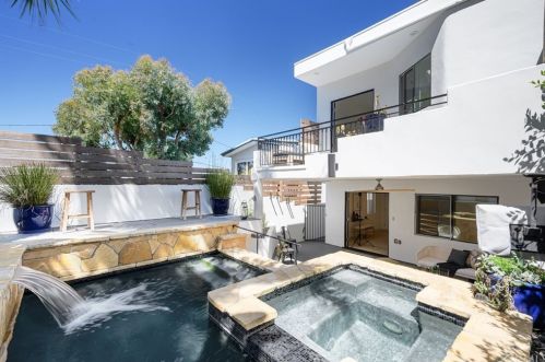 513 Dianthus St, Manhattan Beach CA  90266-6720 exterior