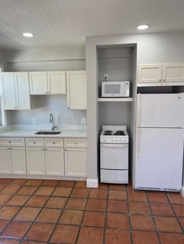 619 Selkirk St, West Palm Beach, FL 33405-3133