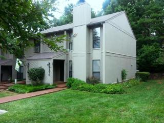 7124 Woods Crossing Dr, Roanoke VA  24018-9057 exterior