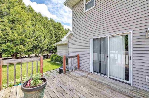 2064 Weedy St, Green Bay, WI 54313-8092