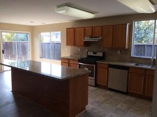 2400 Paradise Cir, Hollister, CA 95023-8089