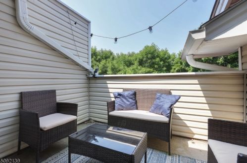 56 Academy Ct, Bedminster NJ  07921-1805 exterior