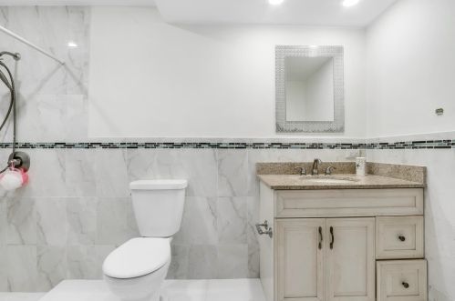 6704 193rd Ter, Hialeah FL  33015-2454 exterior