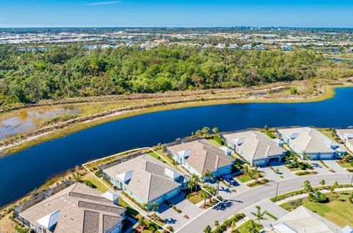 7096 Dominica Dr, Naples, FL 34113