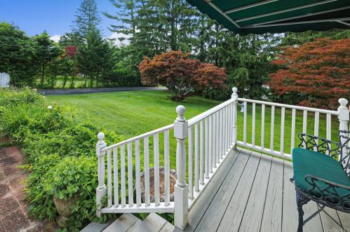 1824 Morningview Dr, Yorktown Hgts, NY 10598-5513