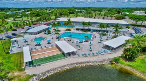 561 Monaco L, Delray Beach FL  33446-1938 exterior