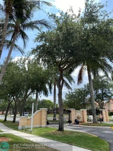 2046 Alta Meadows Ln, Delray Beach FL  33444-1176 exterior
