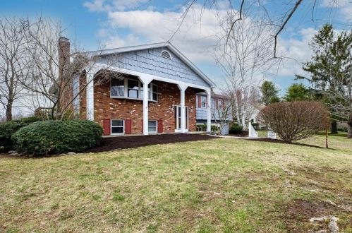 31 Laurel Grove Dr, Higganum, CT 06441-4355