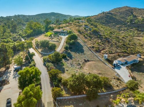 11828 Johnson Lake Rd, Lakeside, CA 92040-1050