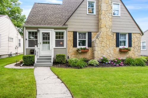 325 Holton Rdg, Crown Point IN  46307-3164 exterior