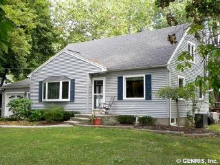 124 Country Ln, Penfield, NY 14526-1030