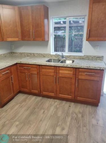 210 7th St, Dania Beach, FL 33004-4402