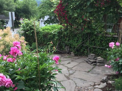 27 Kemble Ave, Nelsonville, NY 10516-2902
