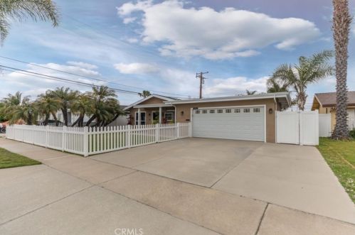 9551 Sailfish Dr, Huntington Beach, CA 92646-2817