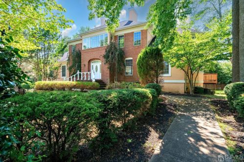 10 Buckingham Dr, East Brunswick, NJ 08816-3349