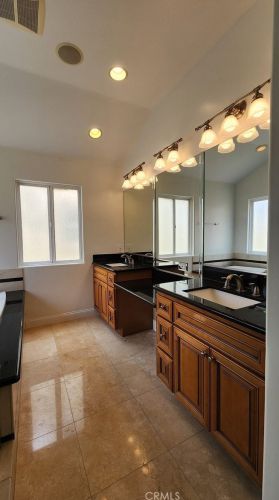 2212 Pacific Coast Hwy, Huntington Beach CA  92648-3958 exterior