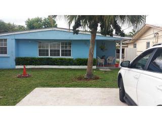 8949 28th St, Miami, FL 33165-3213