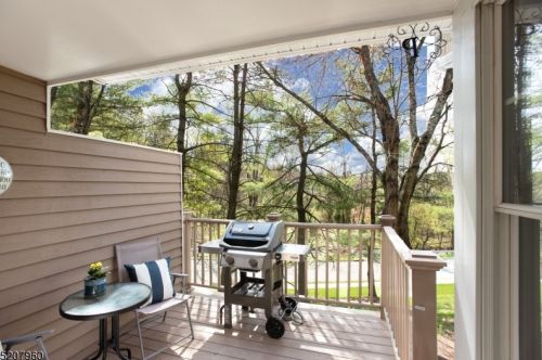 2 Stone Edge Rd, Bedminster NJ  07921-1657 exterior