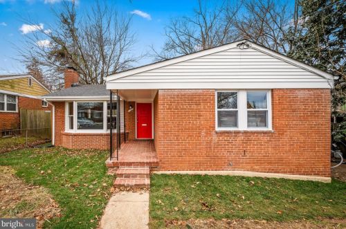 1101 Chaplin St, Washington, DC 20019-4923